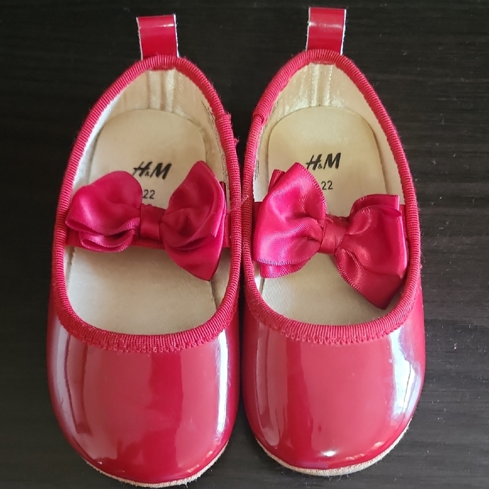 H&M Kids Glossy Red Dress Shoes with Bow